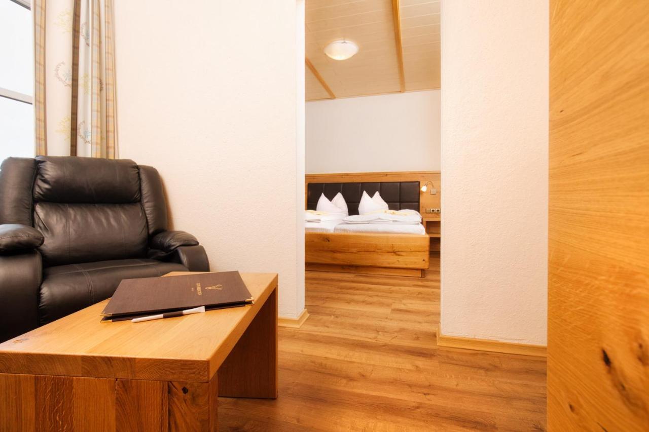 Hotel Zum Hirschen แลม ภายนอก รูปภาพ